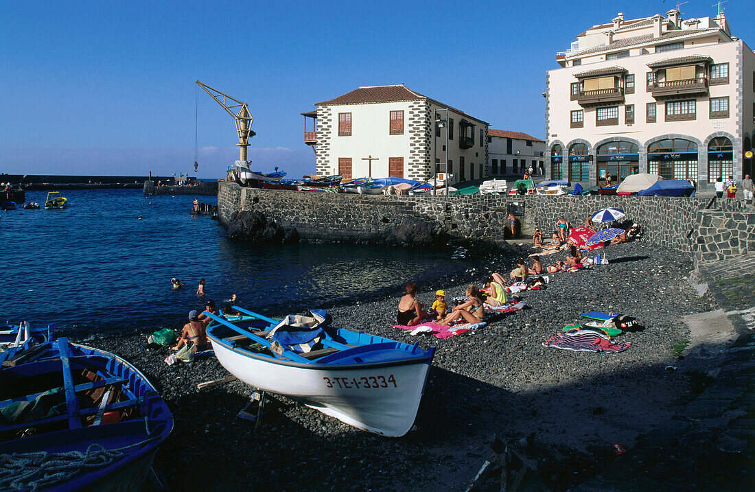 Fishing boats at beach, Puerto de la Cruz, Teneriffa, Canary Islands, Spain