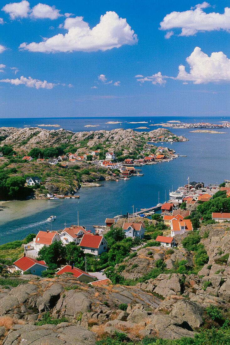 Schäreninseln vor Insel Tjörn, vom Berg Tjörnhuvud, am Sund bei Rönnäng, Bohuslan, Schweden