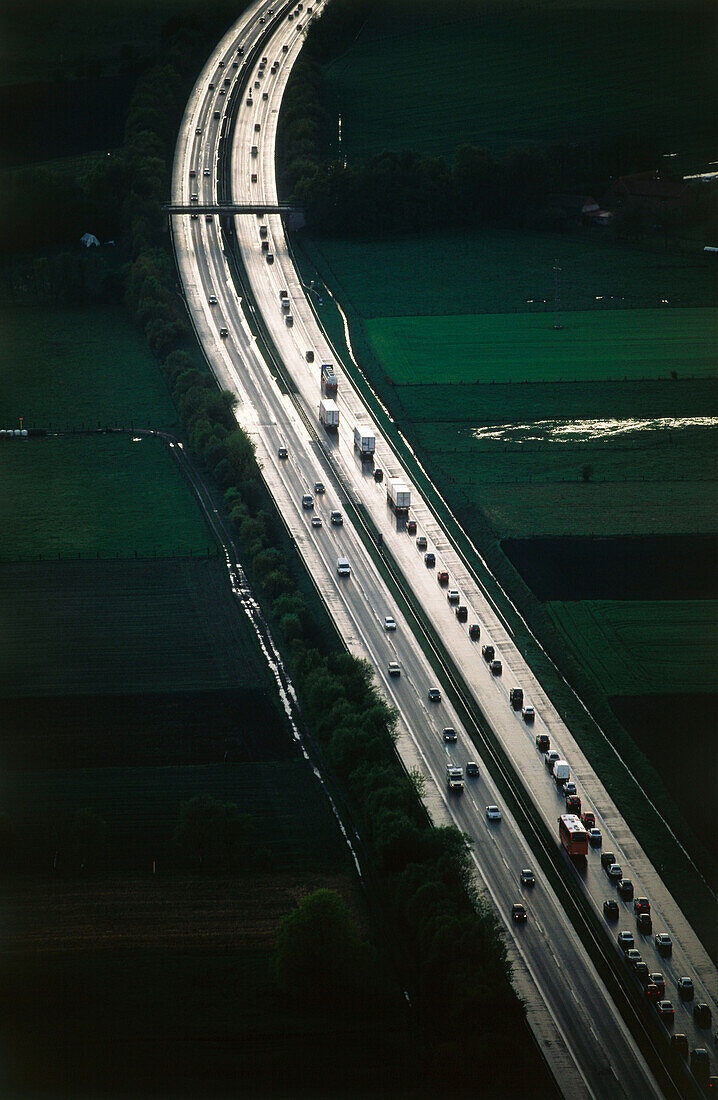 Autobahn von oben, Verkehr, verkehrswege