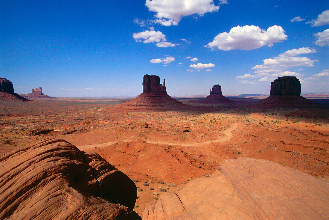 Table Mountains, Central Valley, Monument Valley, Utah
