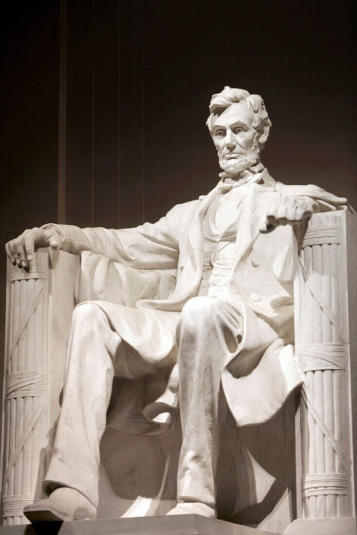 Statue of President Abraham Lincoln, Lincoln Memorial, Washington DC, America, USA