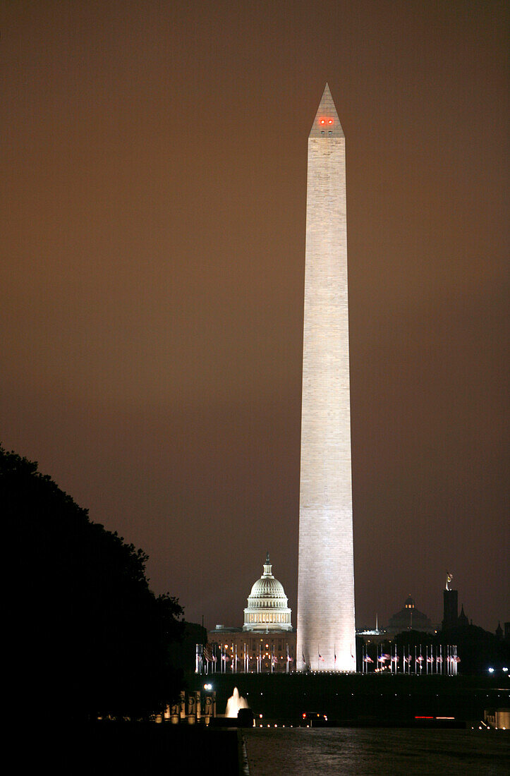 Washington Monument bei Nacht, Washington DC, Vereinigte Staaten von Amerika, USA