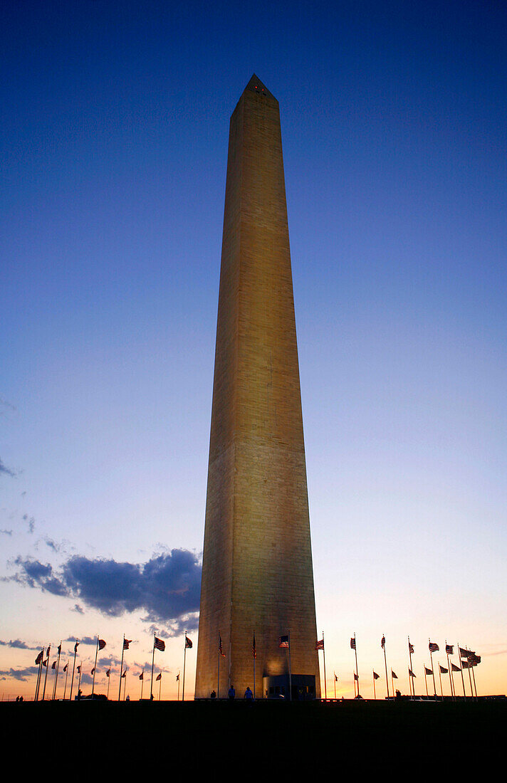 Washington Monument at dusk, Washington DC, America, USA