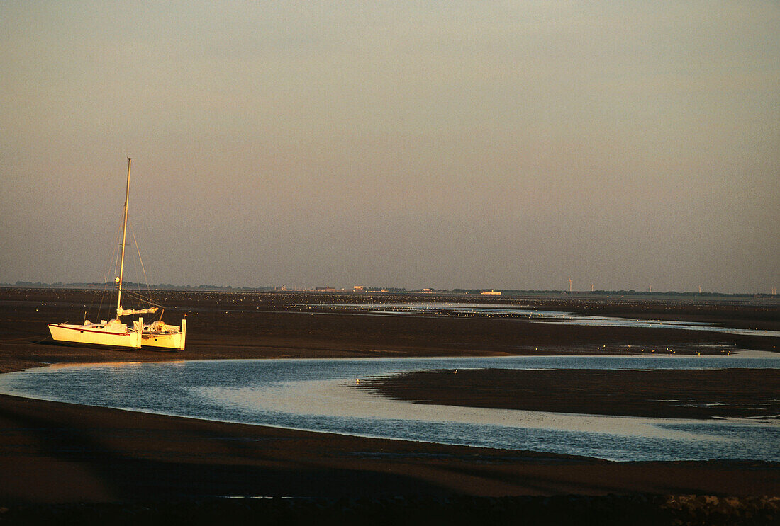 Boats on sandbanks at low tide, East Frisia, Lower Saxony, Germany