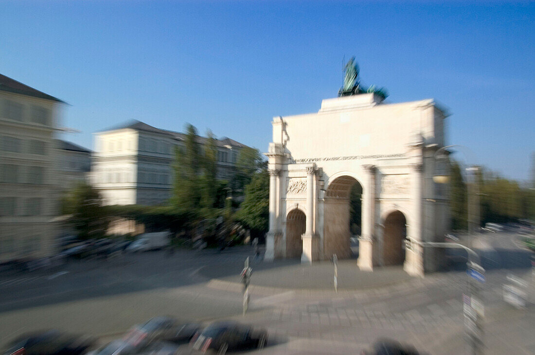 Siegestor als Sog nach Schwabing hinein dargestellt, München, Bayern, Deutschland