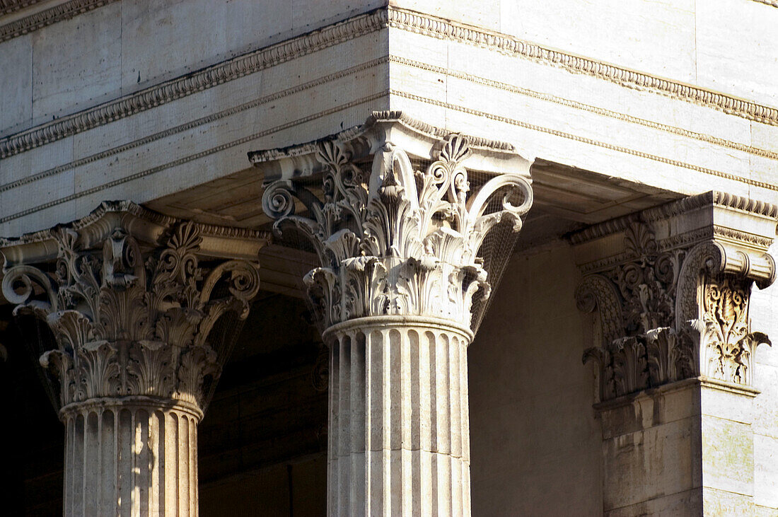 Korinthische Säulen am Königsplatz, München, Muenchen, Deutschland, Bayern, Reise