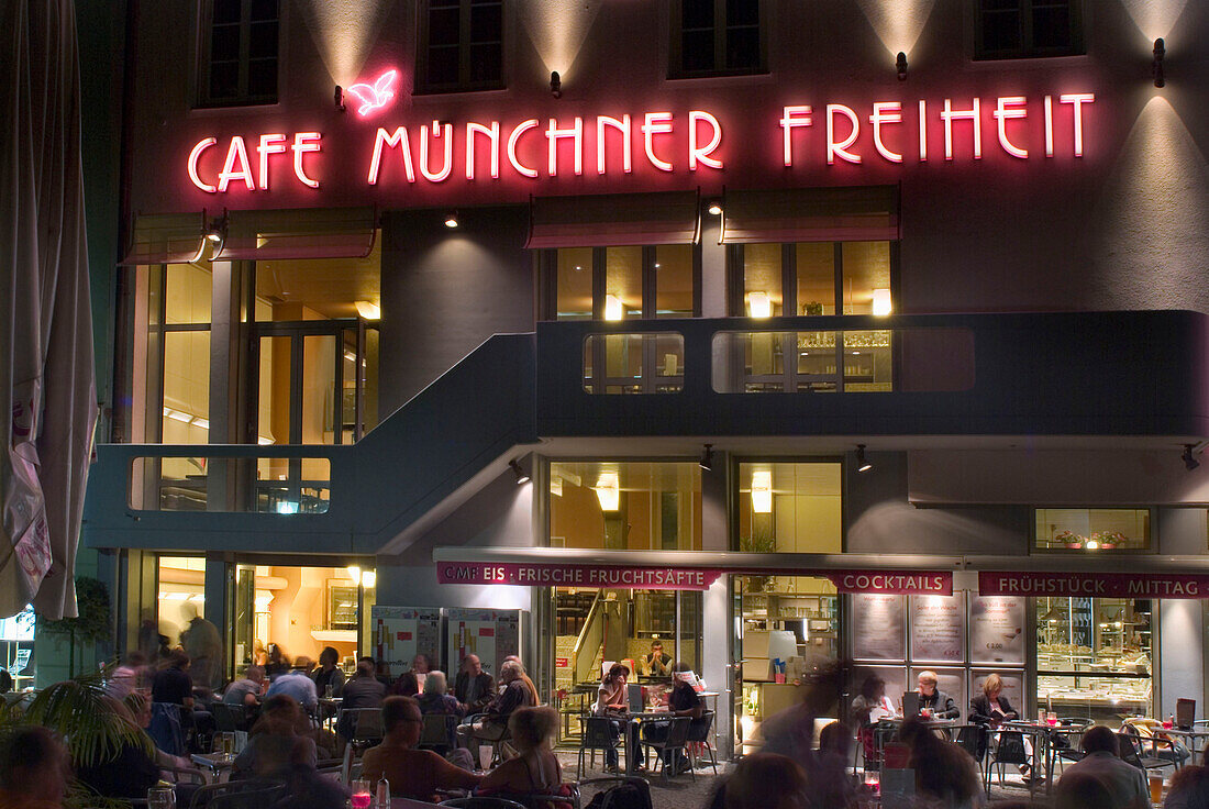 Café Münchner Freiheit, Legendäres Café, in dem sich die Schwabinger Künstlerszene trifft, Schwabing, München, Deutschland
