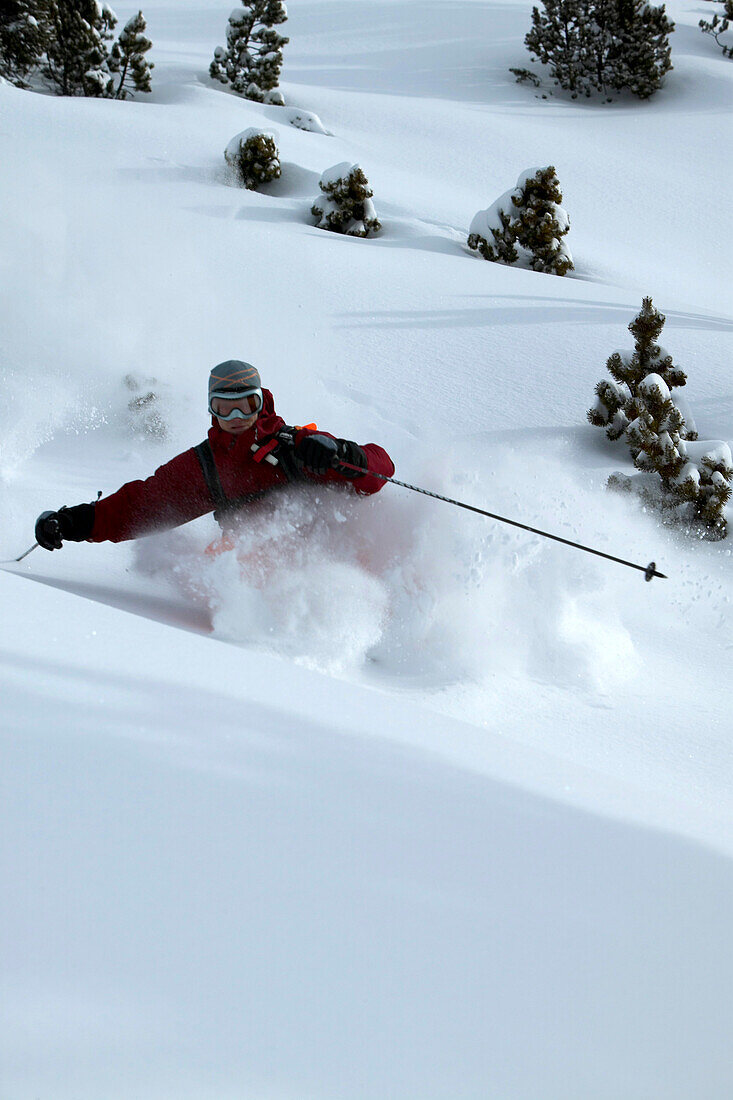 Man, Skiing, Powderturn, Downhill, Ross hut, Tyrol, Austria