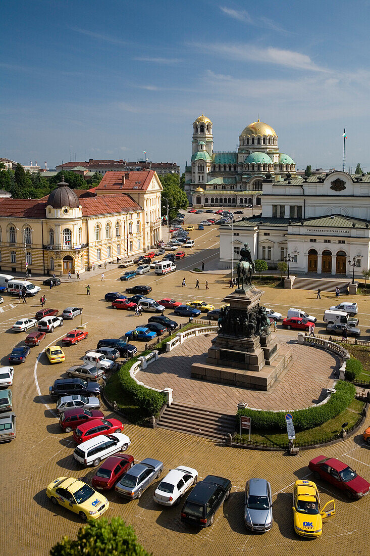 Blick von oben auf Narodno Sabranie Platz und Alexander Nevski Kathedrale, Sofia, Bulgarien, Europa