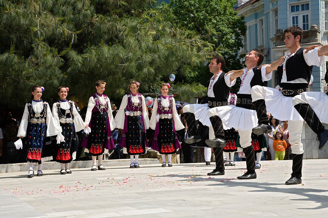 Tanzgruppe, Rosenfest, Karlovo, Bulgarien, Europa