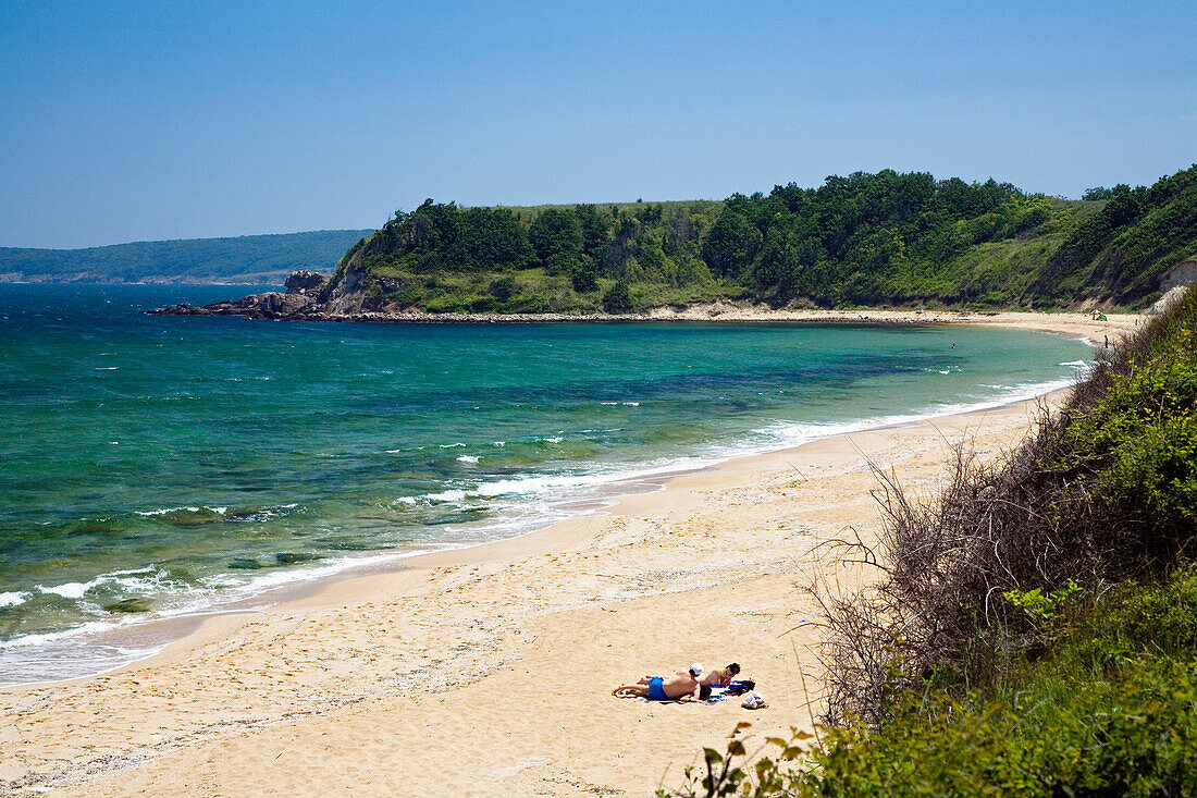 Menschen am Strand im Sonnenlicht, Djuni, Düni, Schwarzes Meer, Bulgarien, Europa