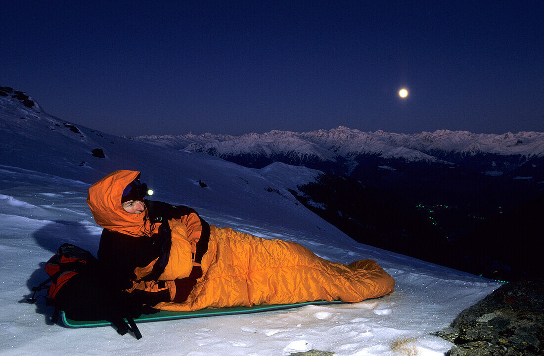 Biwak am Piz Terza bei Vollmond, Blick auf die Ötztaler Alpen, Sesvennagruppe, Graubünden, Schweiz