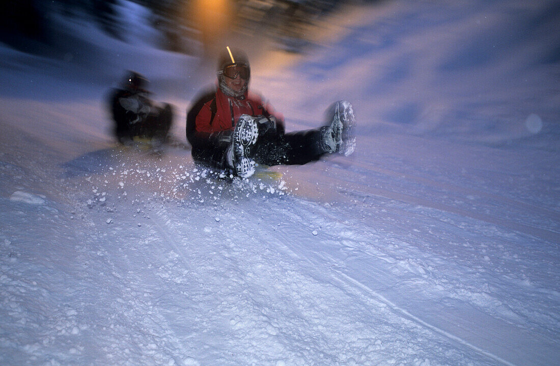 Rodeln in Lech, Vorarlberg, Österreich