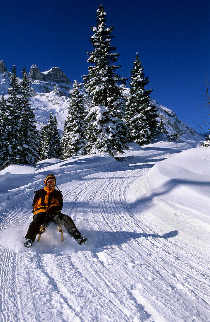 Rodeln an der Lindauer Hütte, Rätikon, Vorarlberg, Österreich