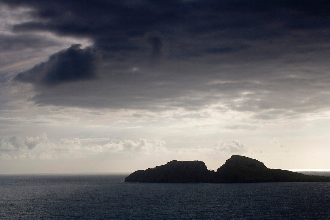 View from St. Finians Bay to Puffin Island, Ring of Kerry, Ireland, Europe