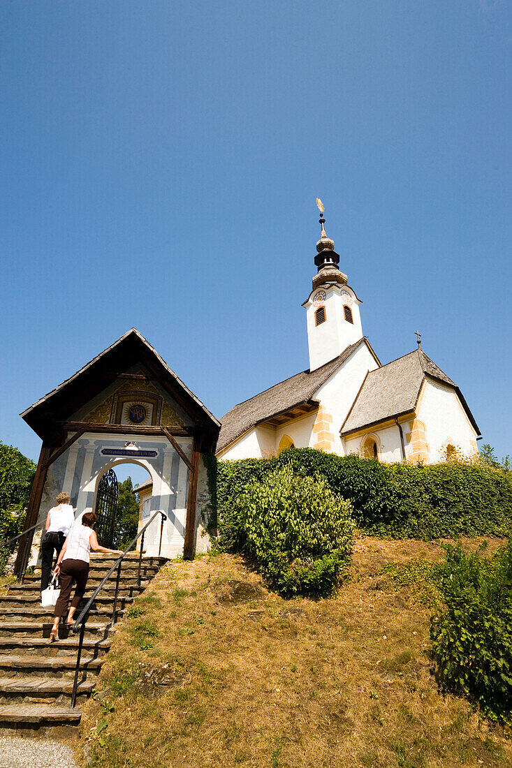 Two people on the way to the Rosary Curch, Maria Wörth, Wörthersee (biggest lake of Carinthia), Carinthia, Austria