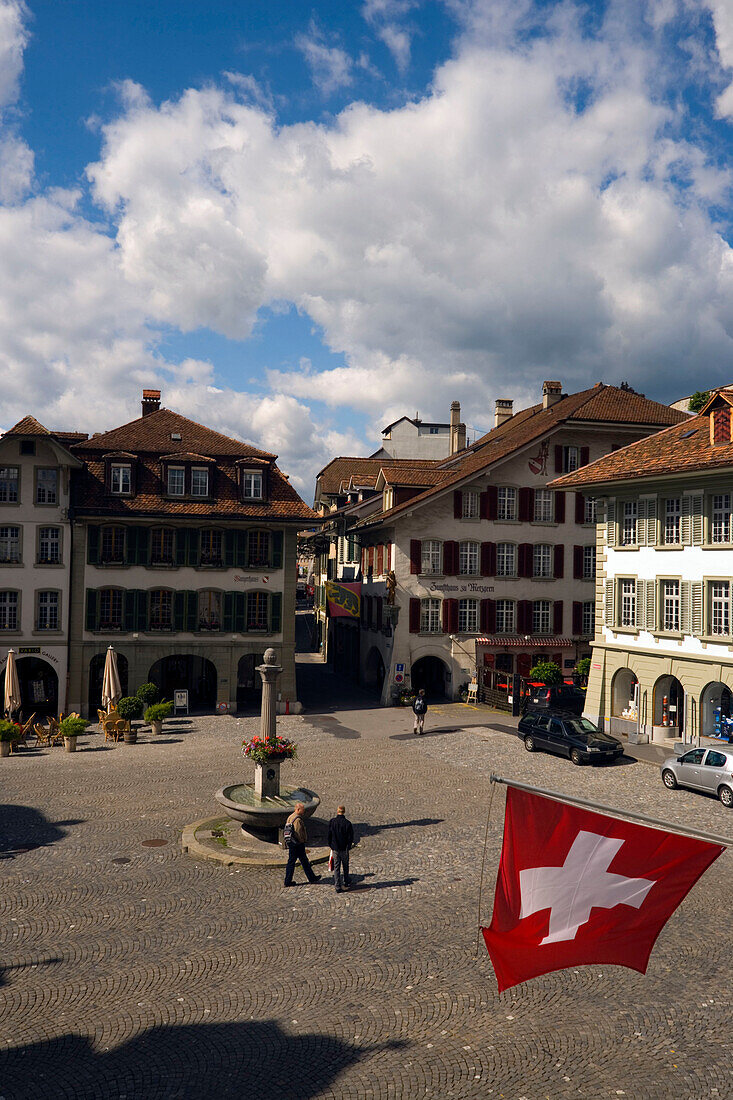 View over Rathausplatz (town hall square), Thun (largest garrison town of Switzerland), Bernese Oberland (highlands), Canton of Bern, Switzerland