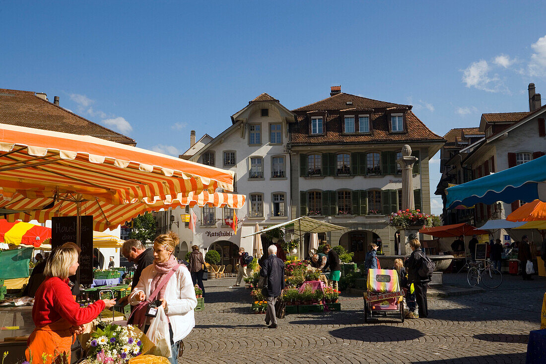 Saturday's Market in town hall square, Thun (largest garrison town of Switzerland), Bernese Oberland (highlands), Canton of Bern, Switzerland