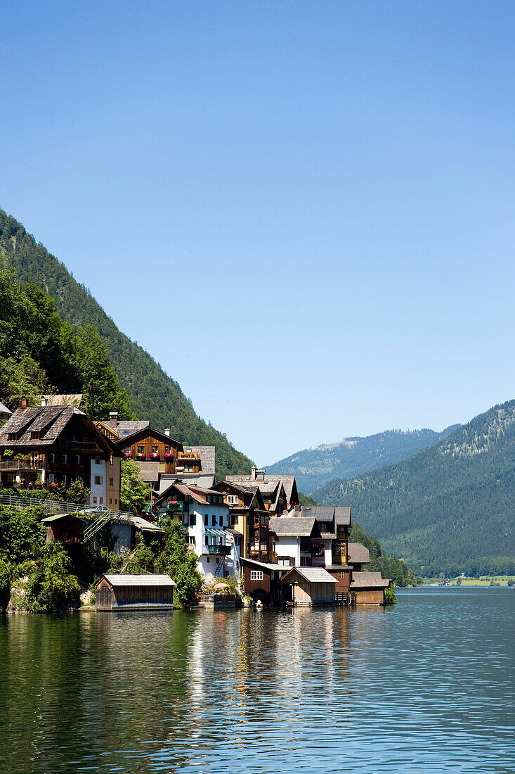 View over lake Hallstatt to houses at lakeshore, Hallstatt, Salzkammergut, Upper Austria, Austria