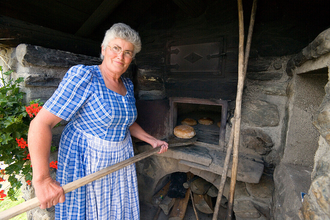 A woman baking bread, Amoseralm 1198 m, Dorfgastein, Gastein Valley, Salzburg, Austria