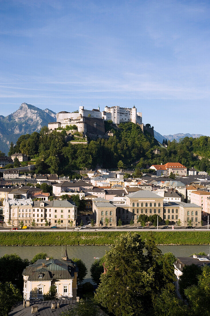 Festung Hohensalzburg, der größte erhaltene Festungsbau Mitteleuropas, Alpen in Hintergrund, Salzburg, Salzburg, Österreich, Seit 1996 UNESCO Weltkulturerbe