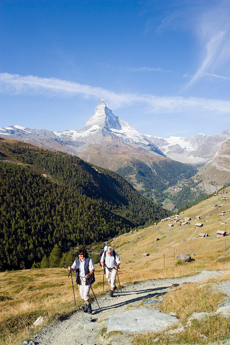 A couple hiking, Matterhorn, 4478 meters, in the background, Sunnegga, Zermatt, Valais, Switzerland