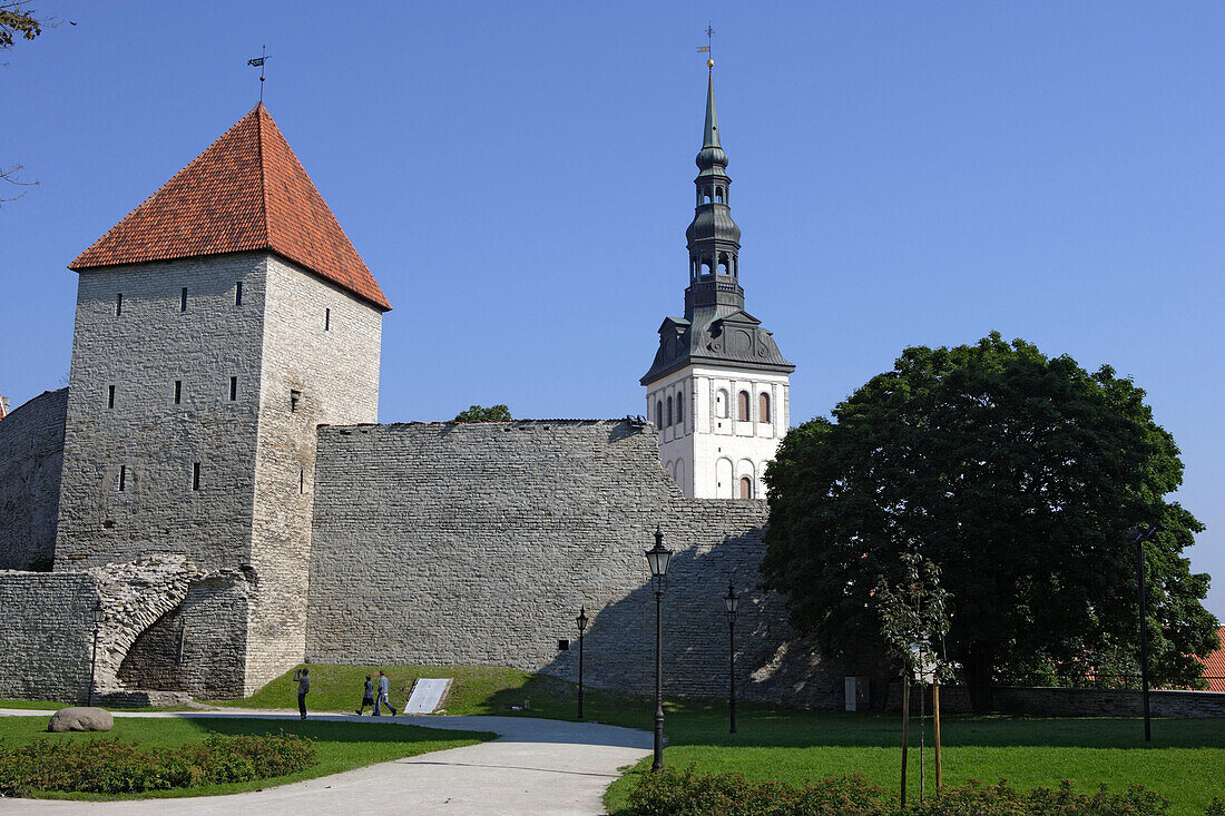 Stadtmauer und Olaikirche