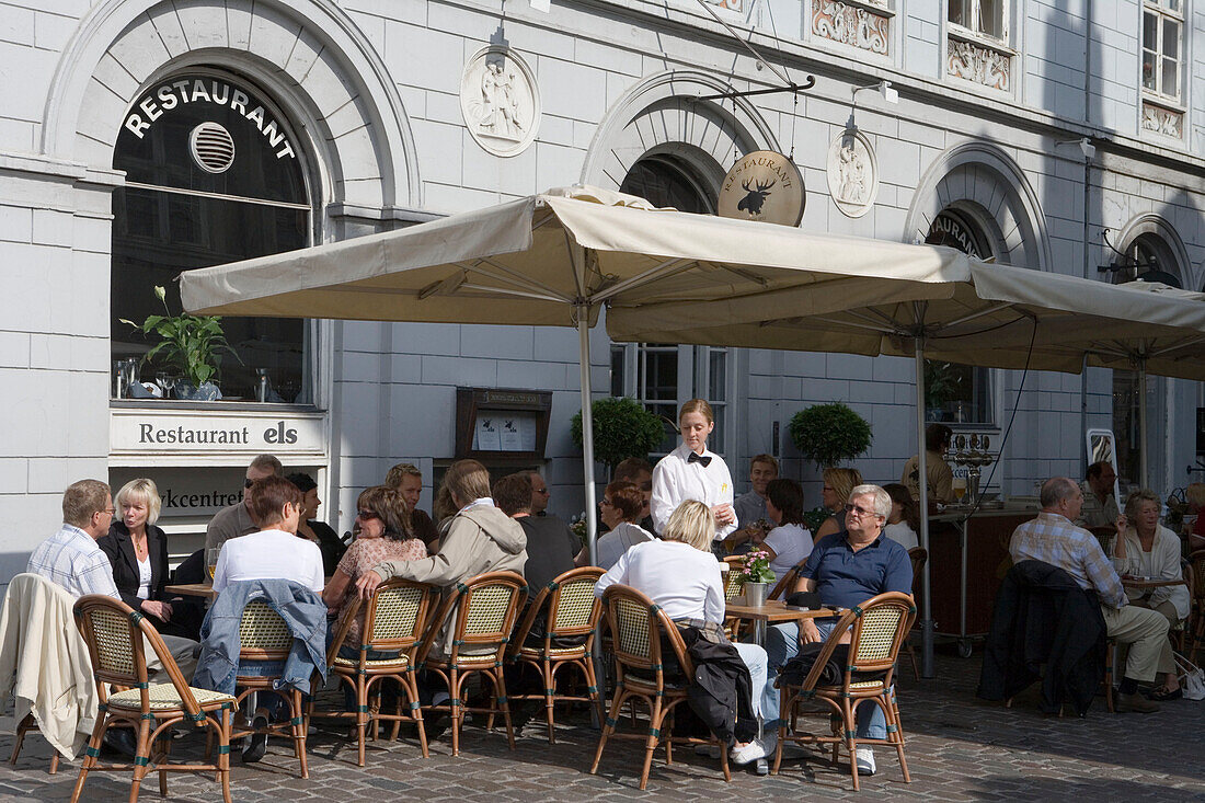Straßencafe in Nyhavn, Kopenhagen, Dänemark, Skandinavien, Europa