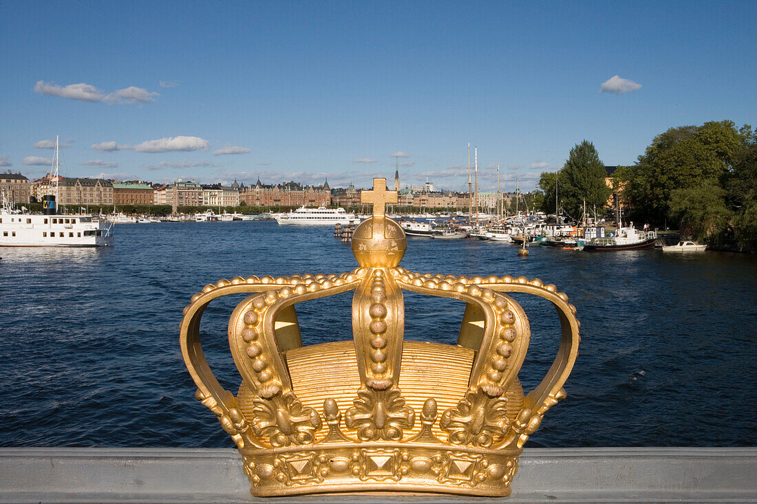 Goldene Krone auf Skeppsholmsbron Brücke, Skeppsholmen, Stockholm, Schweden, Skandinavien, Europa