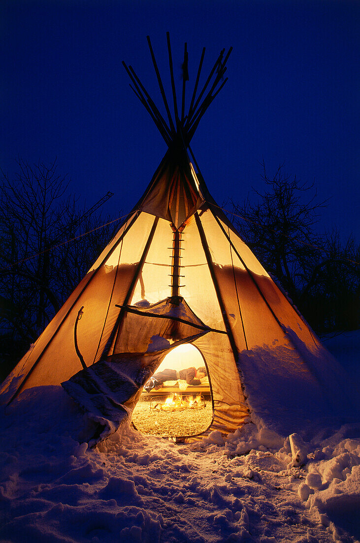 Indianer Tipi im Winter, Uffing, Oberbayern, Bayern, Deutschland