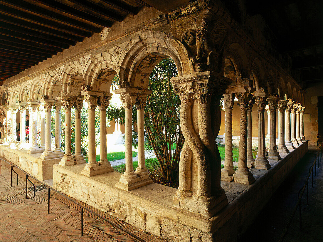 Kreuzgang der Kathedrale St. Sauveur, Aix-en-Provence, Provence, Frankreich, Europa