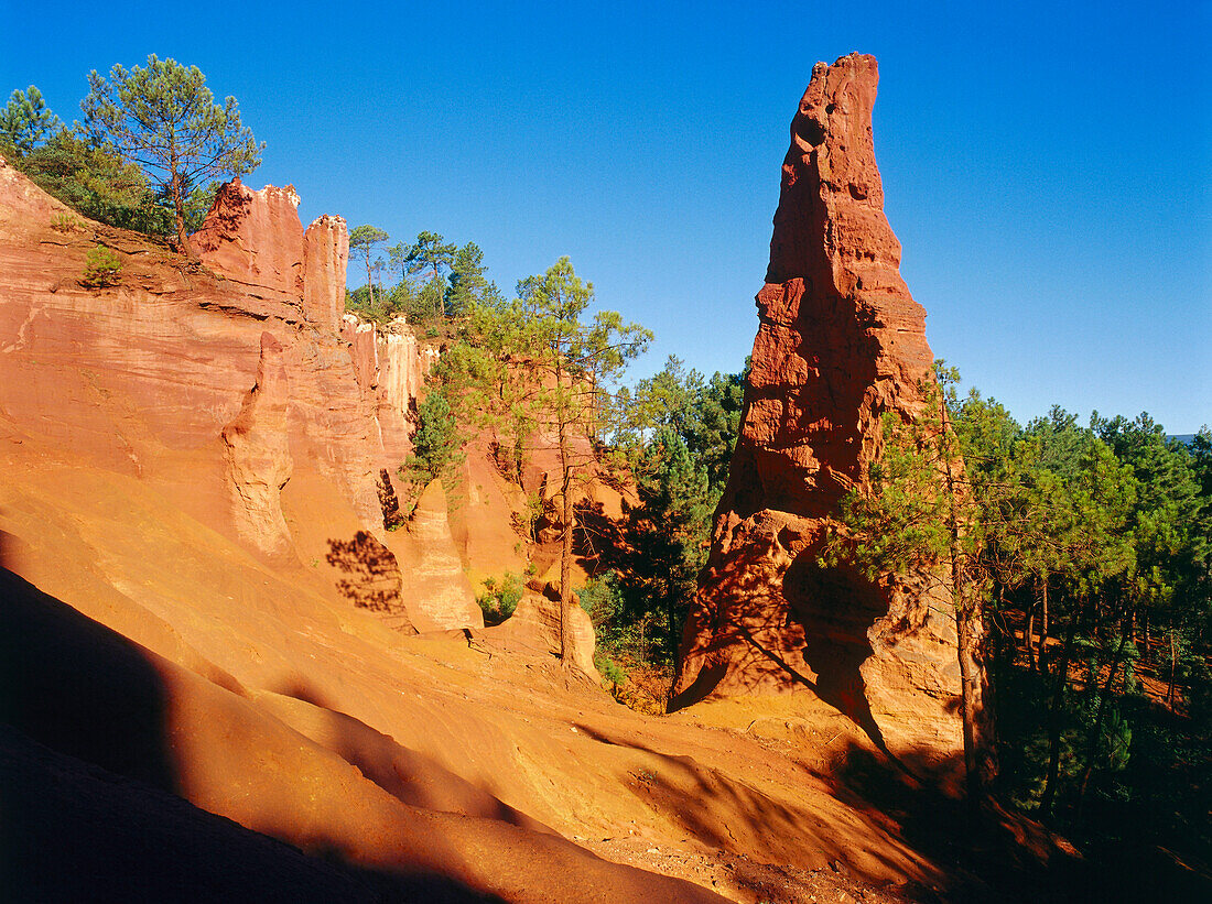 The Ochre Footpath, former ochre quarry, Roussillon, Vaucluse, Provence, France