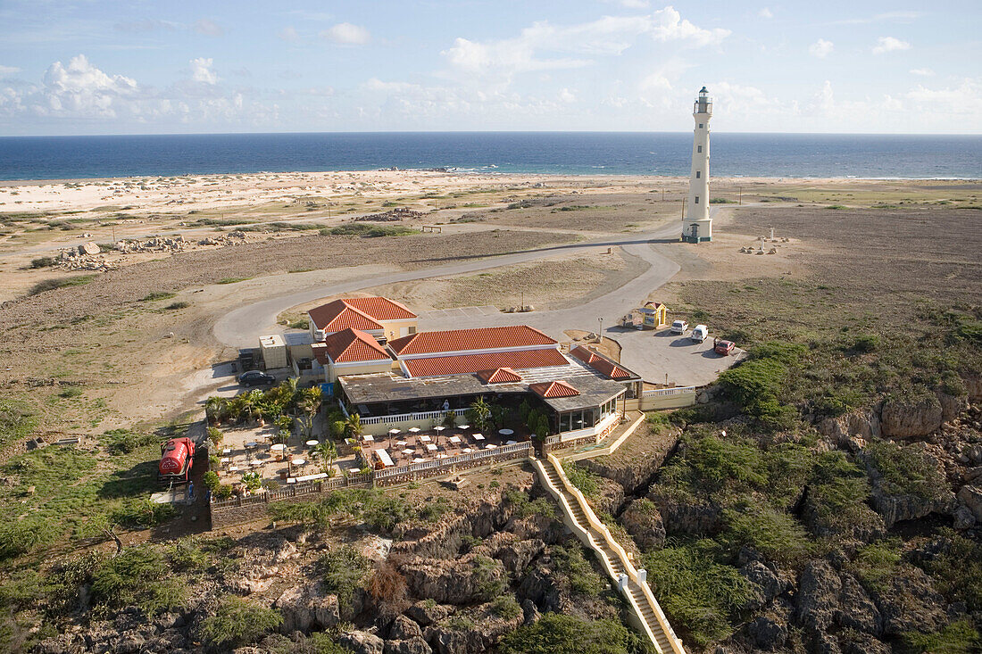 Luftaufnahme vom La Trattoria Restaurant und dem California Lighthouse, Aruba, ABC-Inseln, Niederländische Antillen, Karibik