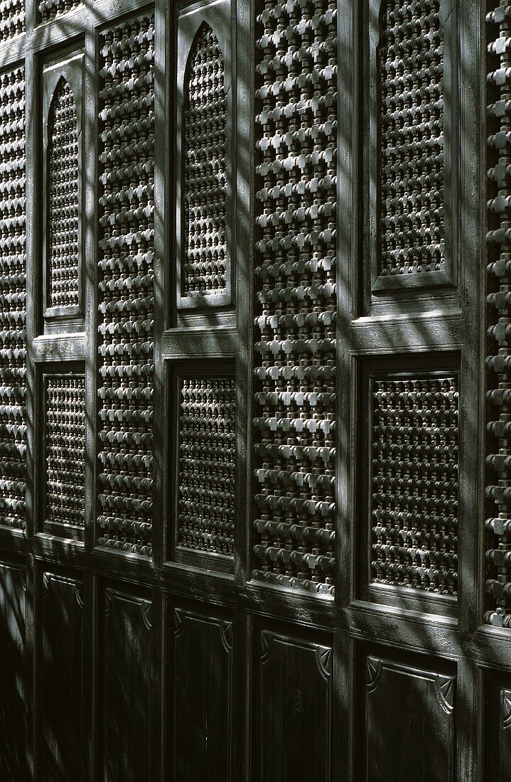 Windows of a Moroccan bathroom (cropped)