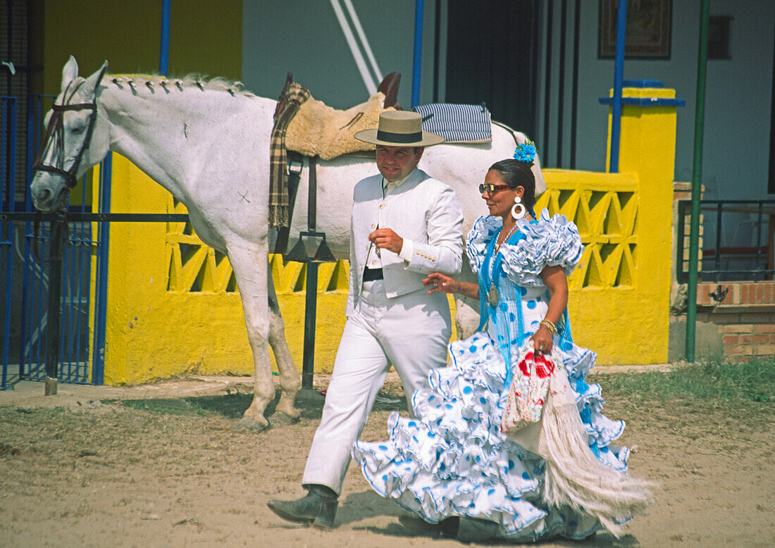 Reiter in Flamencokleidung am Whitsan Festival, El Rocio, Andalusien, Spanien