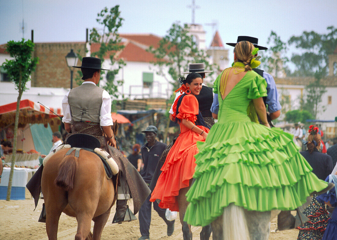 Reiter in Flamencokleidung am Whitsan Festival, El Rocio, Andalusien, Spanien