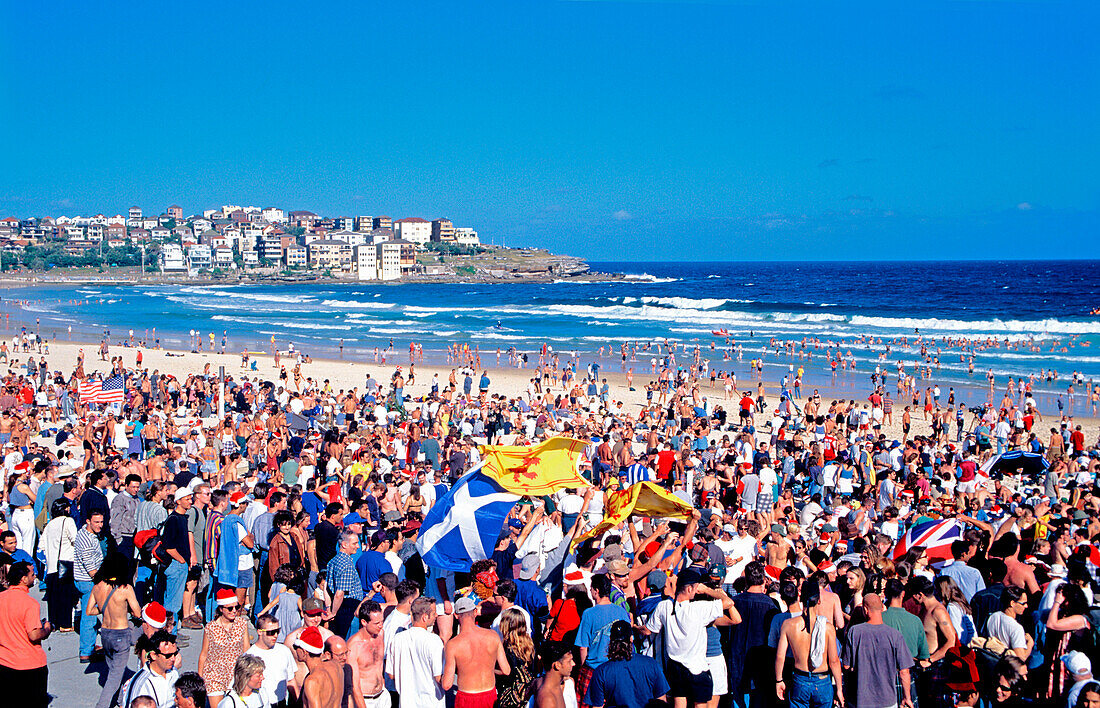 Australien, Sydney, Mega Weihnachtsfeier am Bondi beach