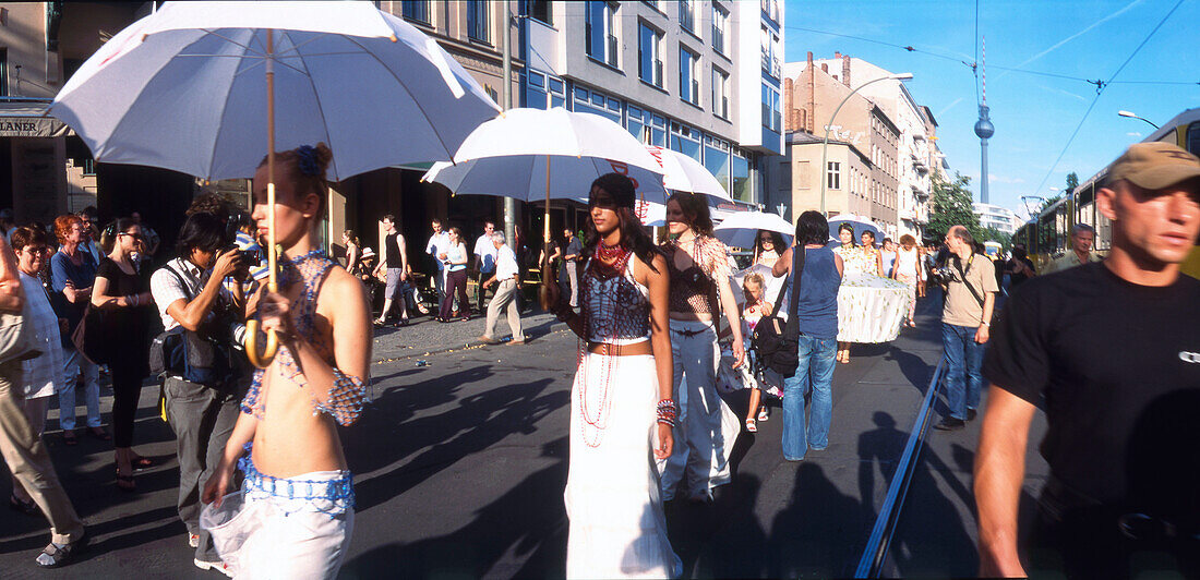 Berlin Oranienburger street fashion show molls with umbrellas