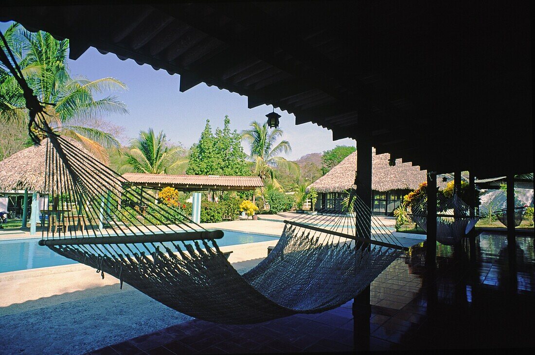 Costa Rica, Bungalow Ferienanlage bei Montezuma, Pool, Hängematte