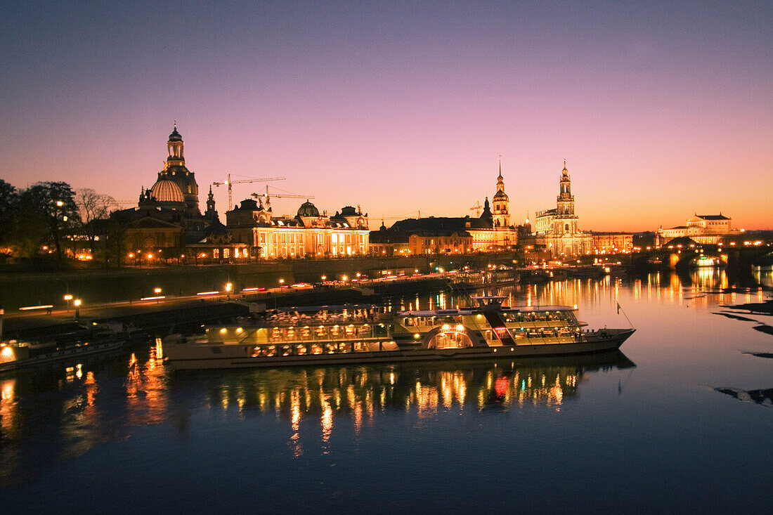 Deutschland, Dresden, panoramic view from bridge over river Elbe at sunset, Fraunekirche, Hofkirche, Semper opera house, tour boat