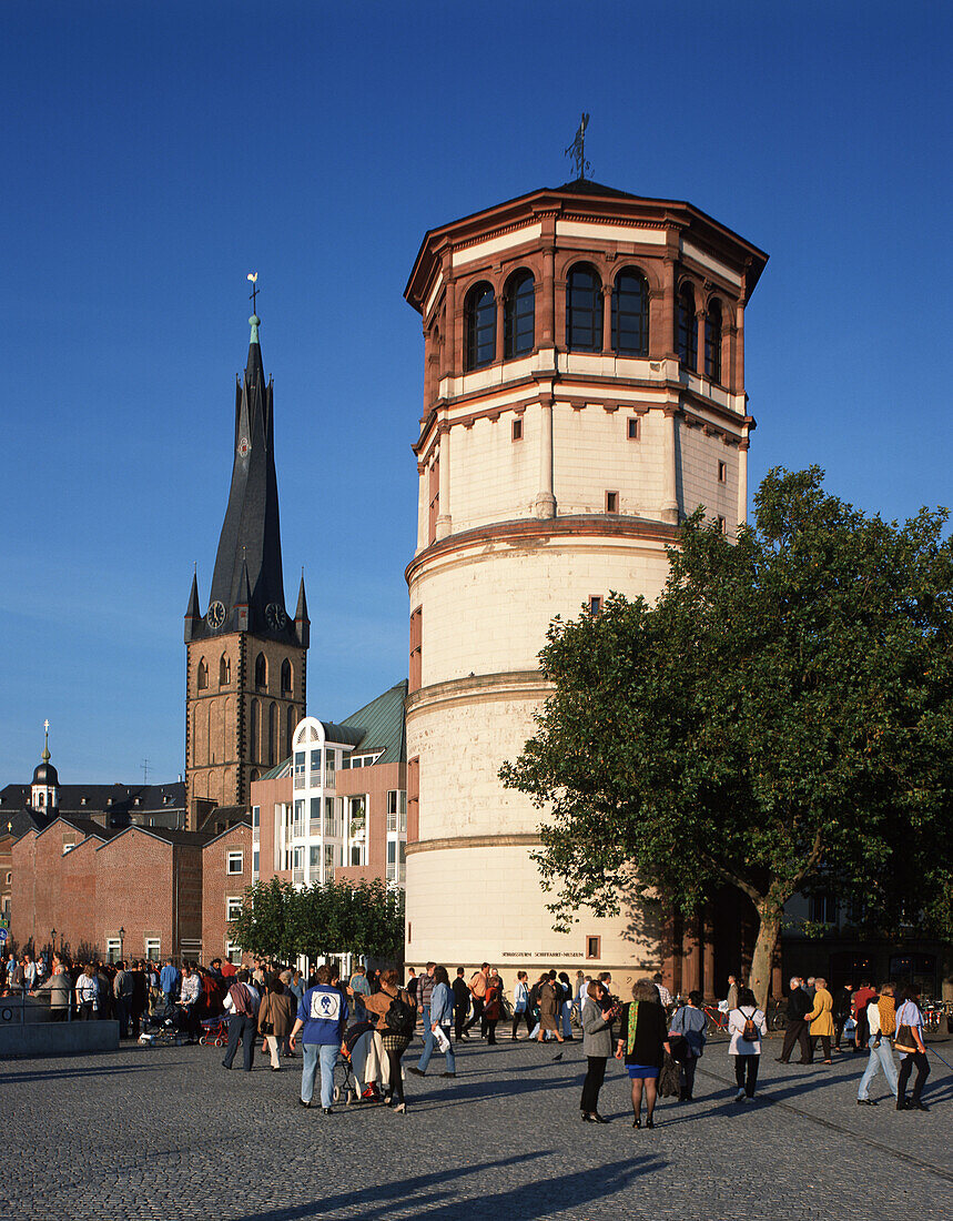 Duesseldorf, castel tower promena