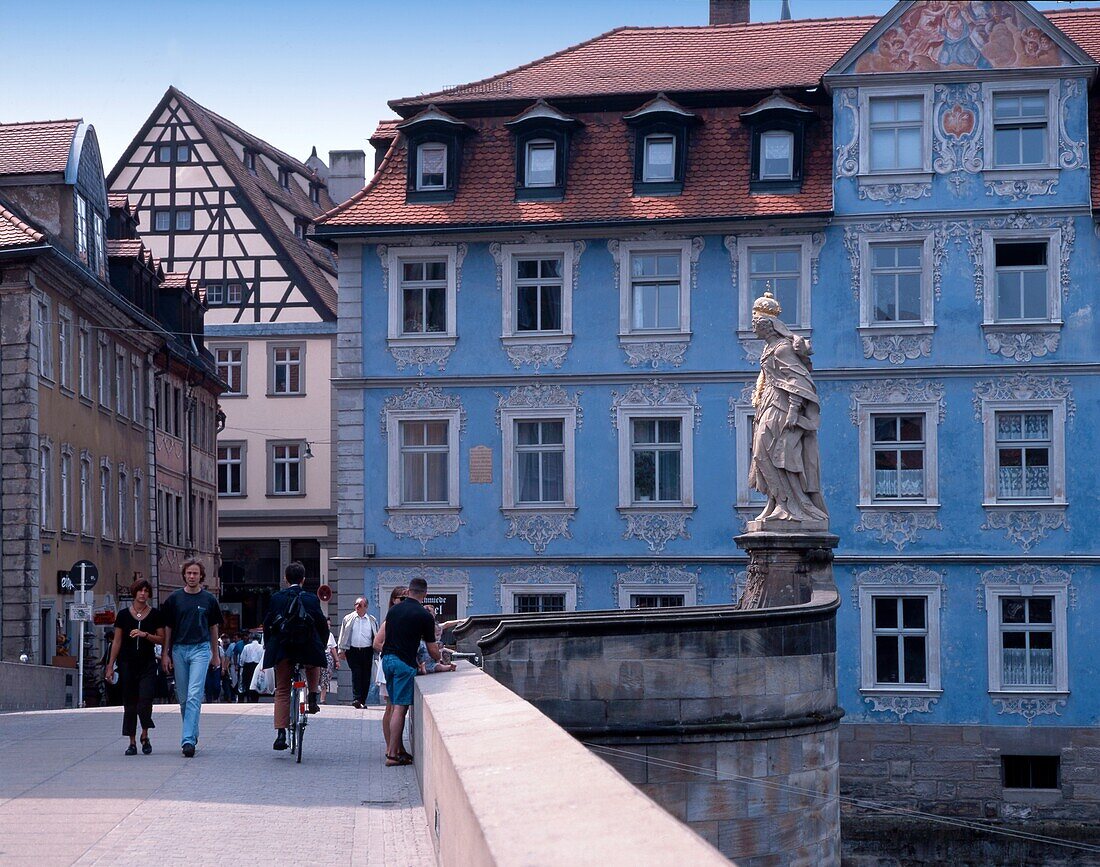 Koenigunde sculpture, Alte Bruecke, Bamberg, Franconia, Germany