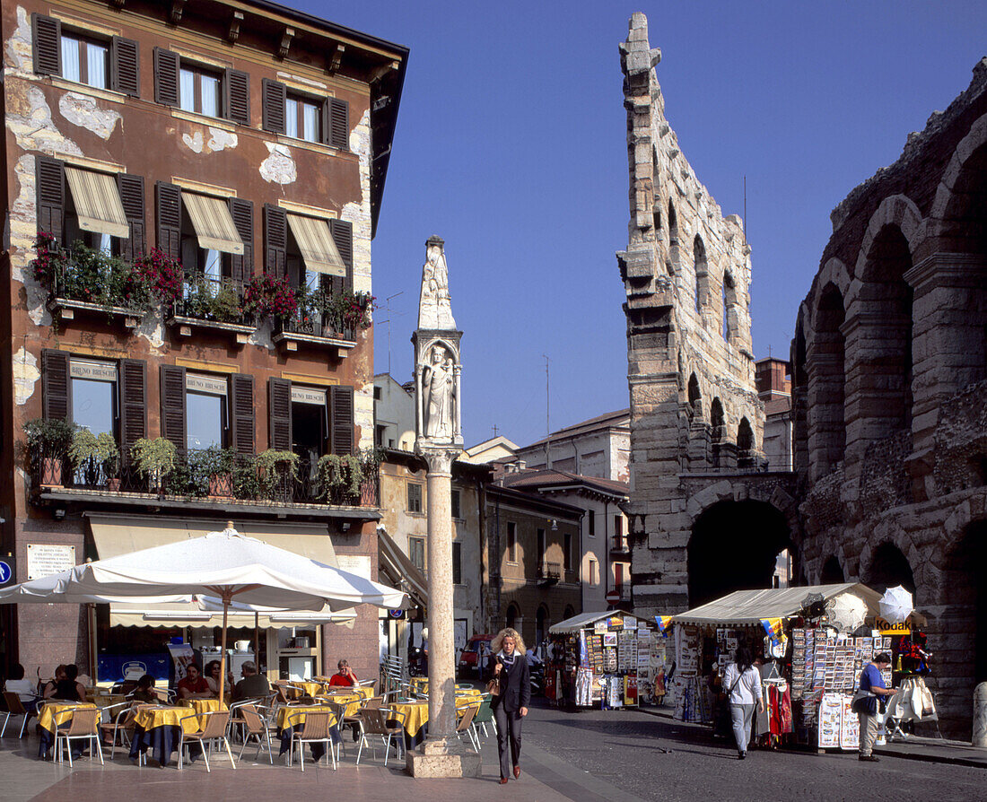 Römisches Amphitheater, Kaffee, Verona, Italien