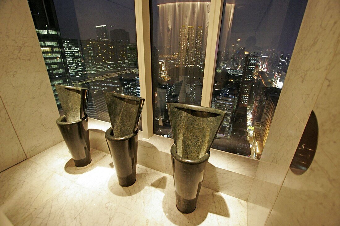 China, Hongkong, Peninsula Hotel, Top Floor, Felix bar, Toilette