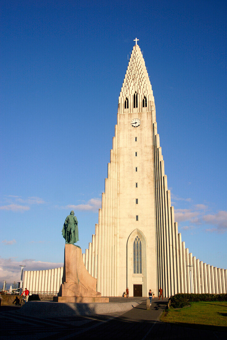 Iceland, Reykjavik, Hallgrimskirkja church, sunset