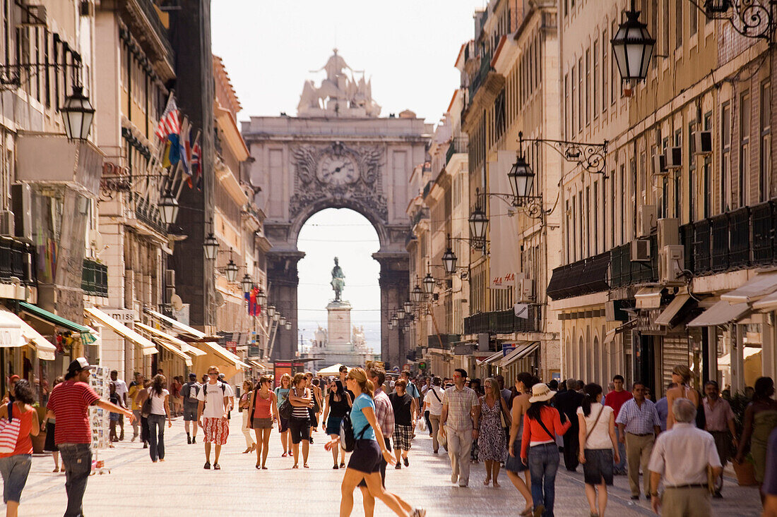 Rua Augusta mit Triumphbogen, Praca do Comercio, Baixa, Lissabon, Portugal