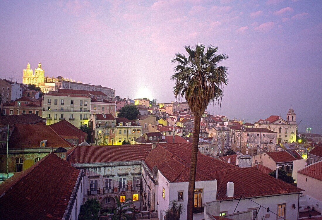 Lisboa, Lisbon, old city center, Alfama, dusk