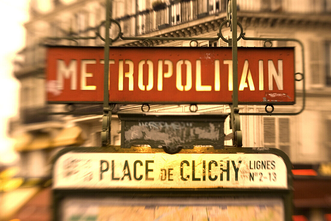 Metrostation Montmartre Place Clichy, Paris, Frankreich