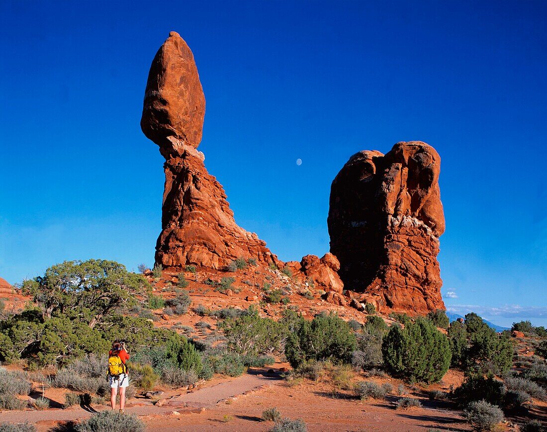 USA Utah Arches National Park ;  Balance Rock