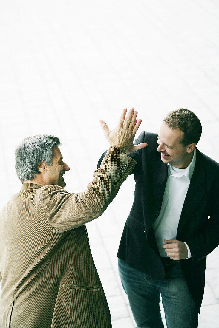 Zwei Männer jubeln, give me five, Business, Erfolg